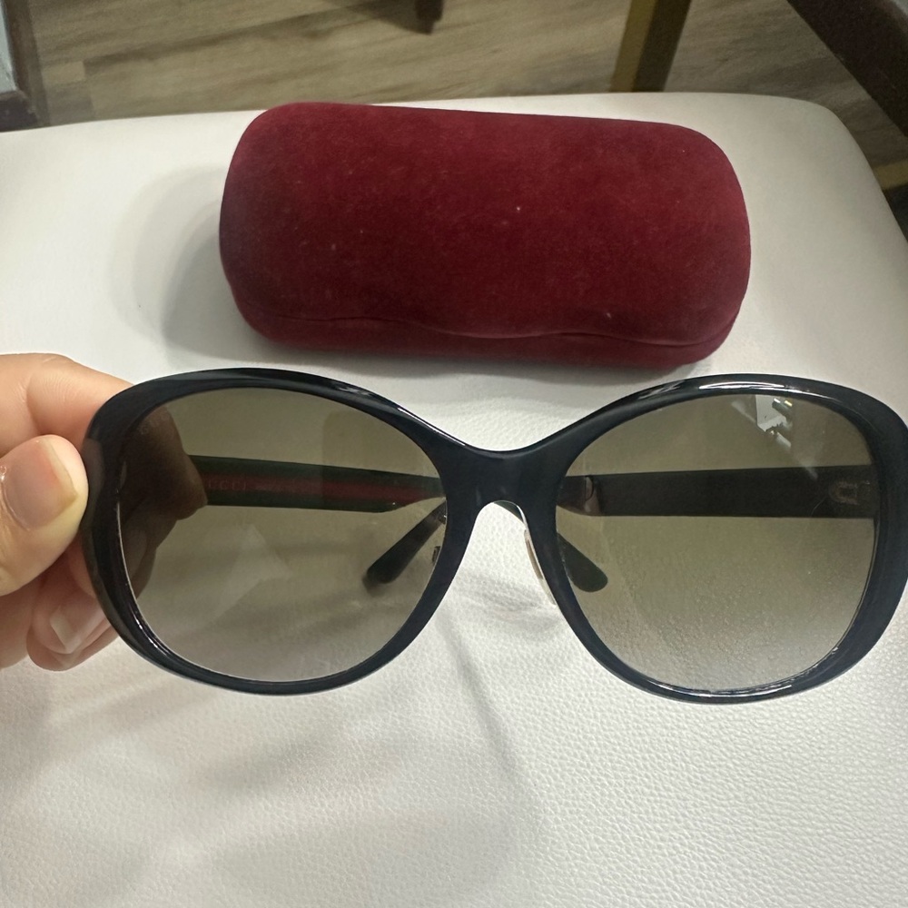 Gucci Black Oversized Sunglasses with Gradient Lenses